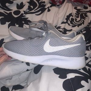Nike roshe shoes